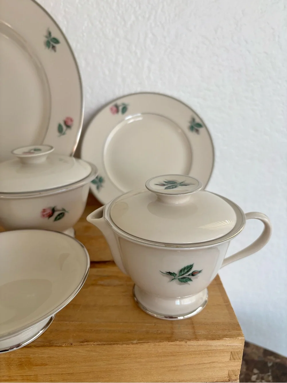 Vintage Fleetwood China Sweetheart Rosebud 22Pc Dinnerware Set Platinum Trim MCM